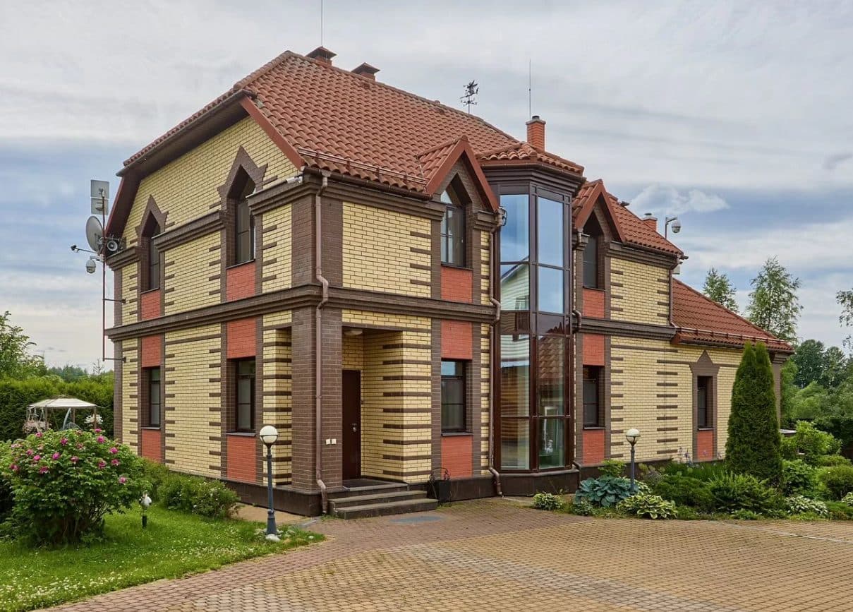 Дом 242 м² на участке 60 соток